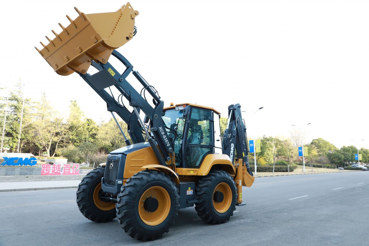 Экскаватор-погрузчик XCMG XC8-S3570